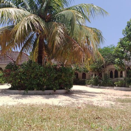 H & H Bungalows Нунгві Екстер'єр фото