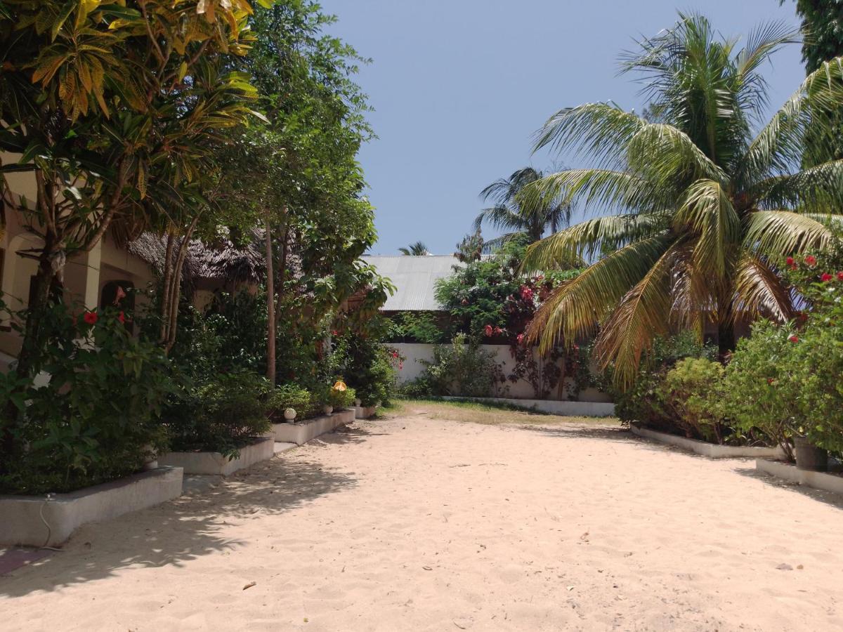 H & H Bungalows Нунгві Екстер'єр фото