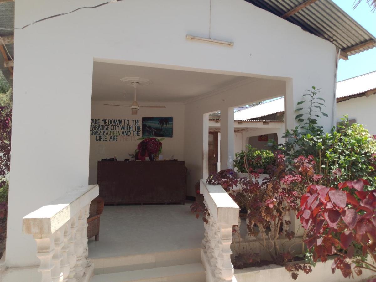 H & H Bungalows Нунгві Екстер'єр фото