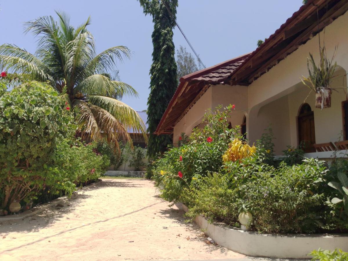 H & H Bungalows Нунгві Екстер'єр фото